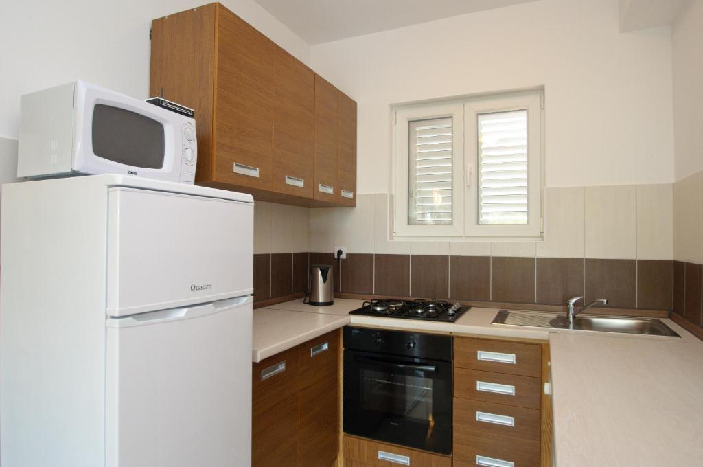 Apartments Villa Natali - Heating Pool Trogir Phòng bức ảnh